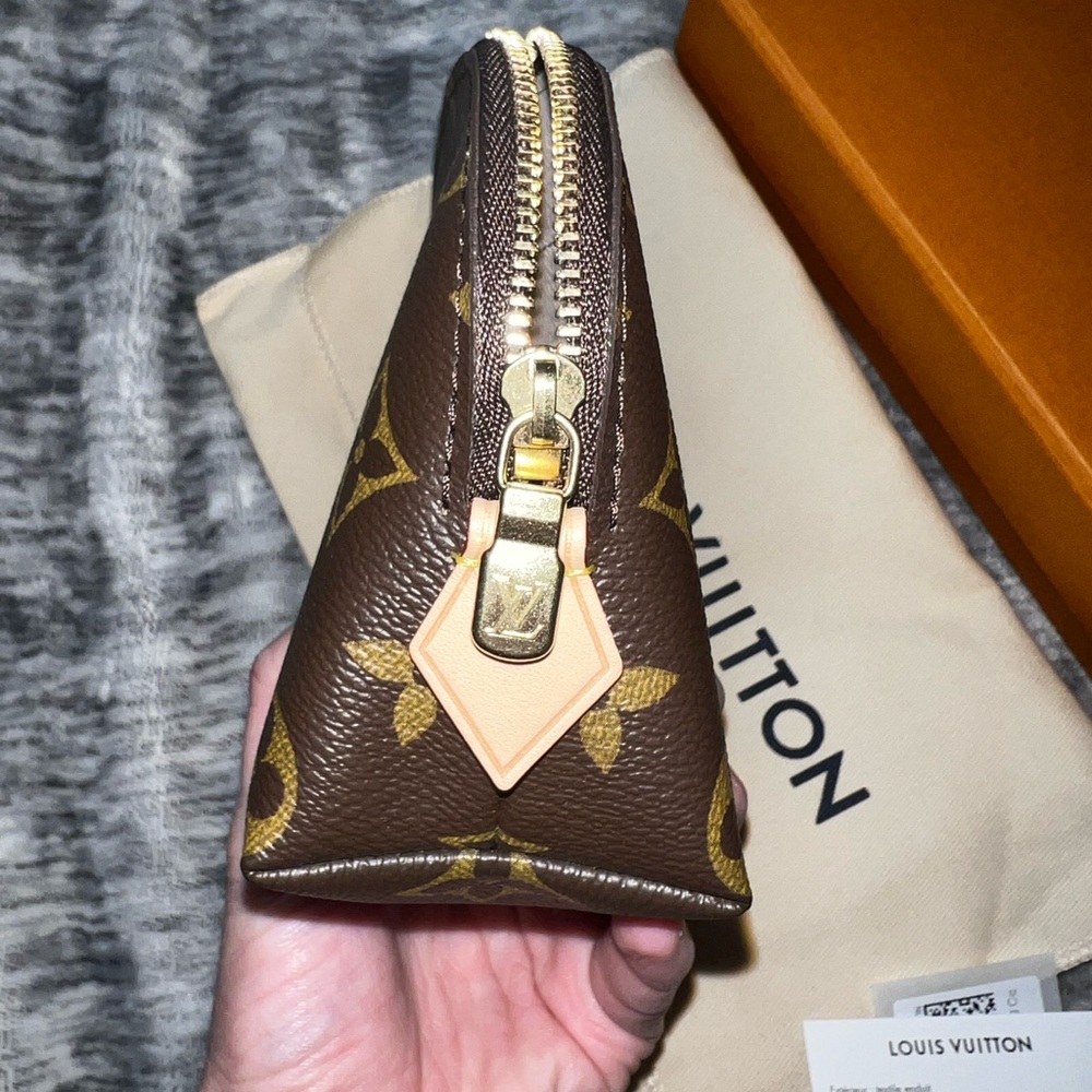 LOUIS VUITTON MONOGRAM COSMETIC POUCH MAKEUP BAG - Picture 5 of 7